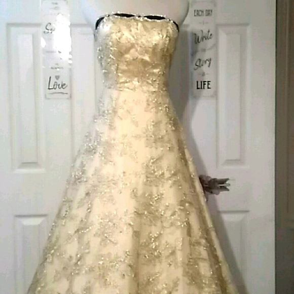 Bee Darling - Picture 1 of 7